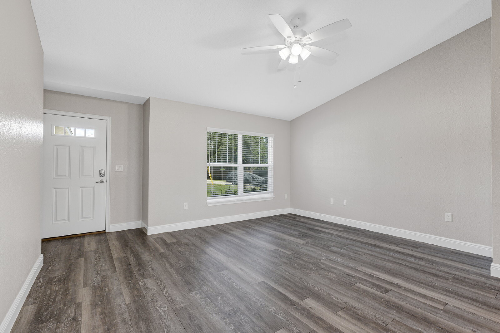 Modern 3-Bedroom Home | Screened Lanai, Granite Kitchen & 2-Car Garage property image