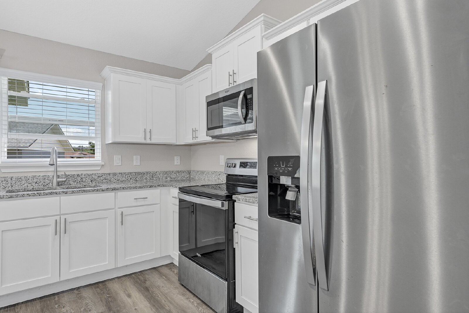 Modern 3-Bedroom Home | Screened Lanai, Granite Kitchen & 2-Car Garage property image