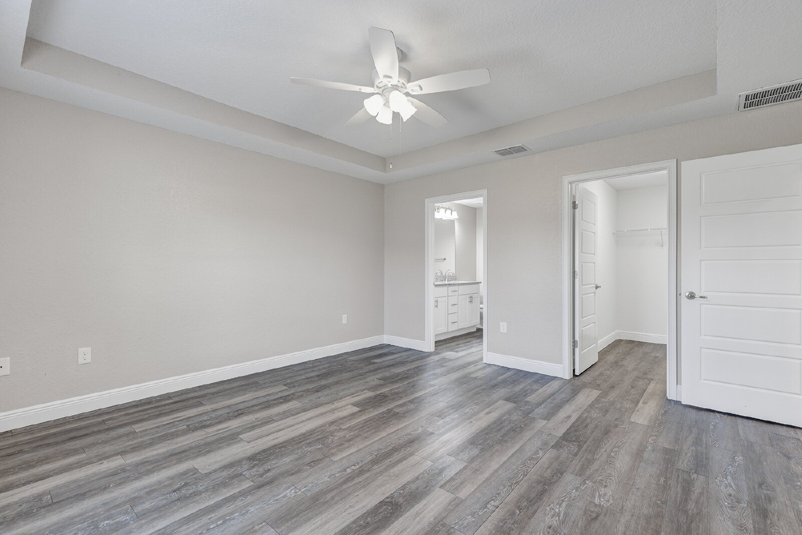 Modern 3-Bedroom Home | Screened Lanai, Granite Kitchen & 2-Car Garage property image