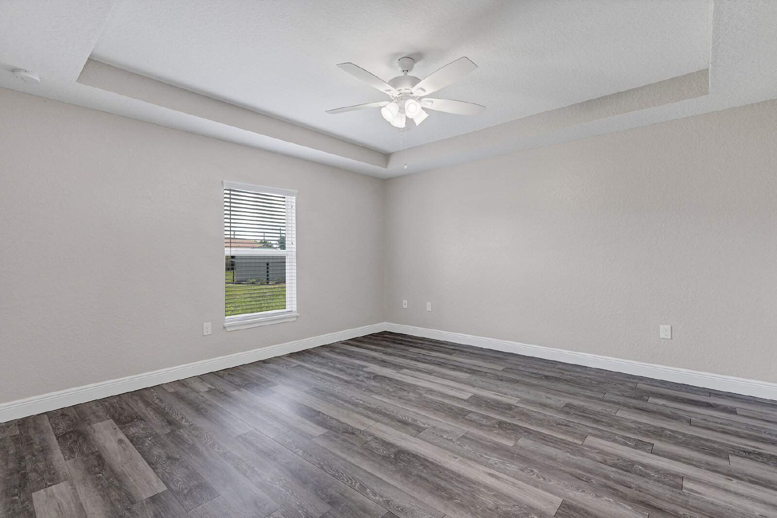 Modern 3-Bedroom Home | Screened Lanai, Granite Kitchen & 2-Car Garage property image