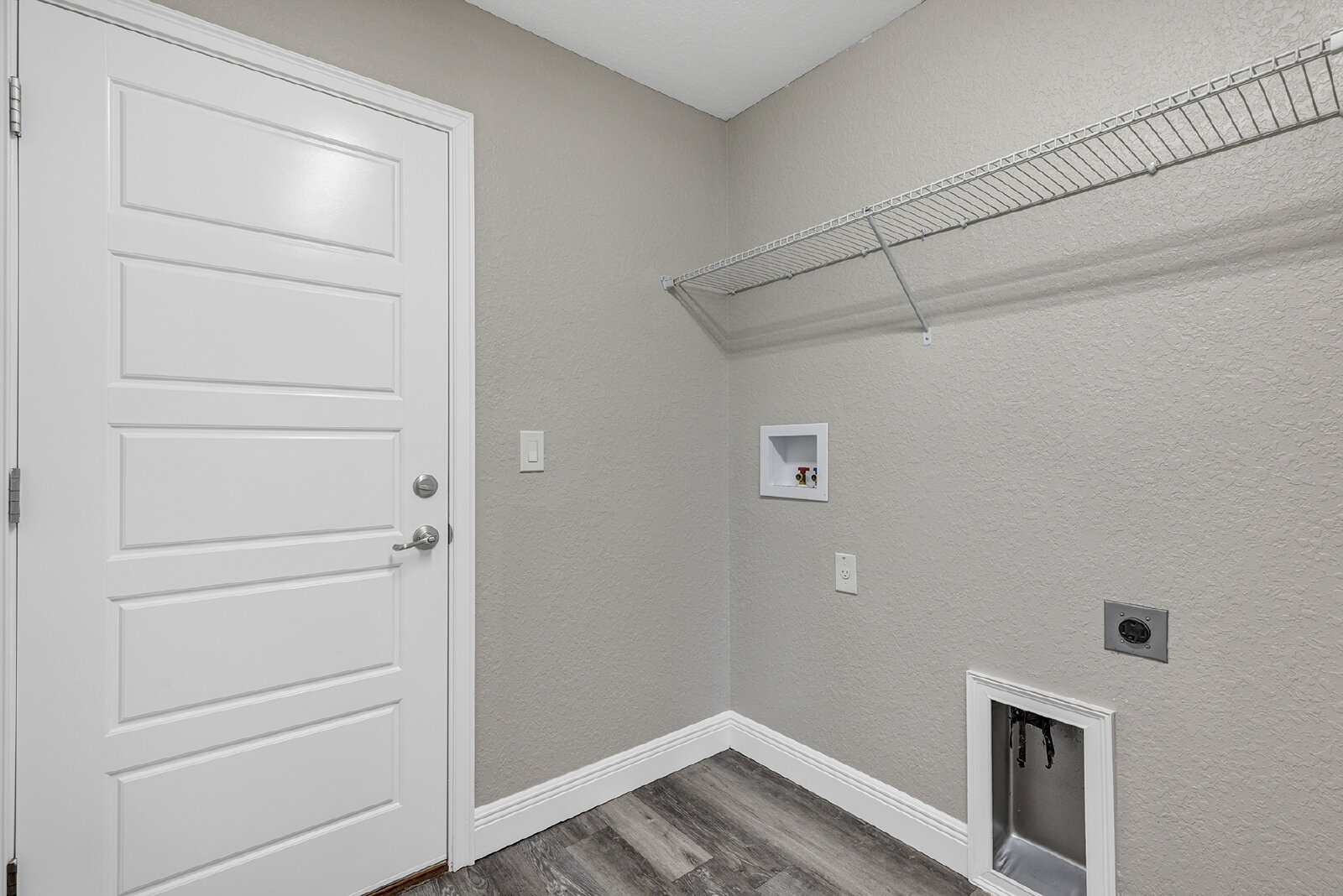 Modern 3-Bedroom Home | Screened Lanai, Granite Kitchen & 2-Car Garage property image