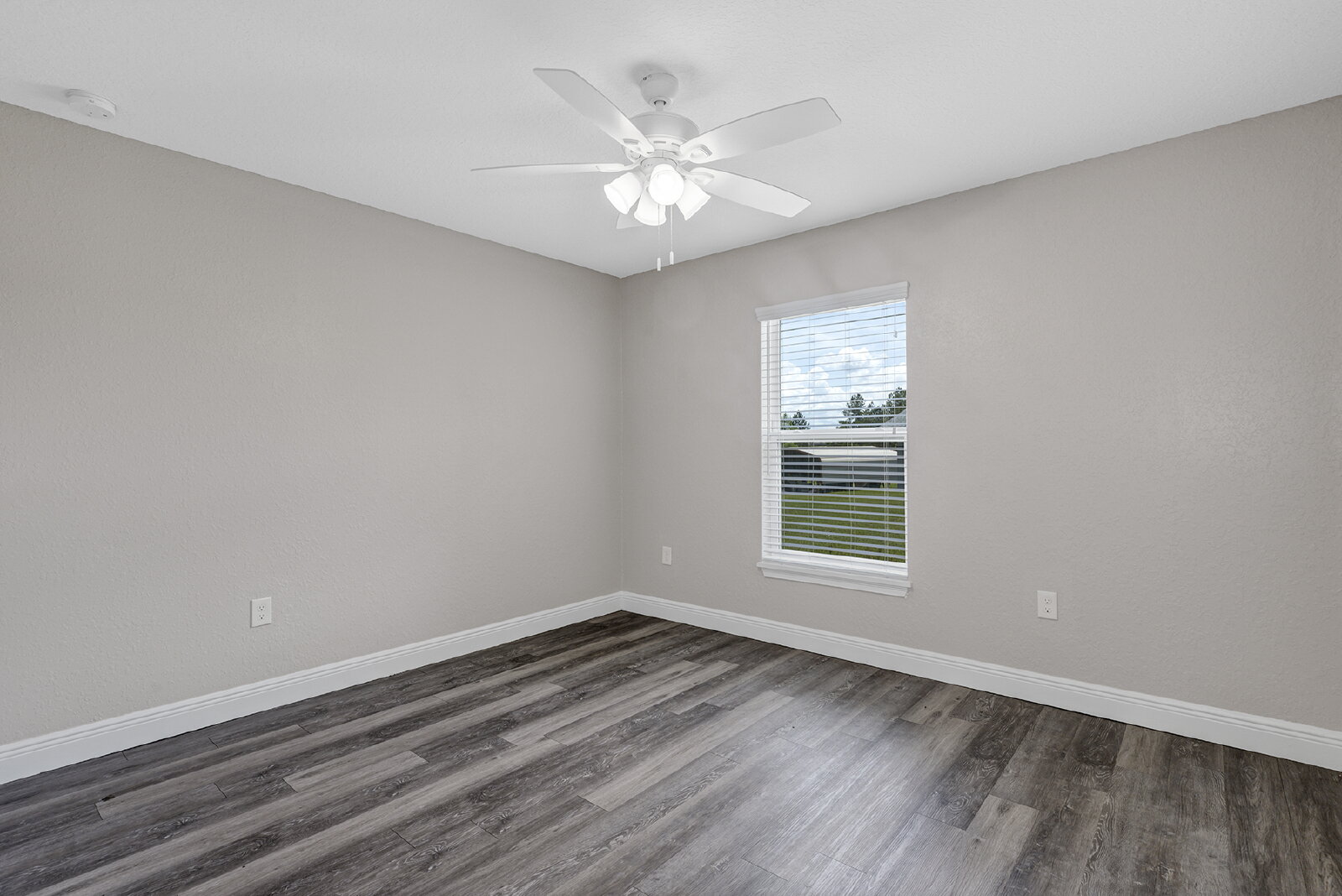 Modern 3-Bedroom Home | Screened Lanai, Granite Kitchen & 2-Car Garage property image