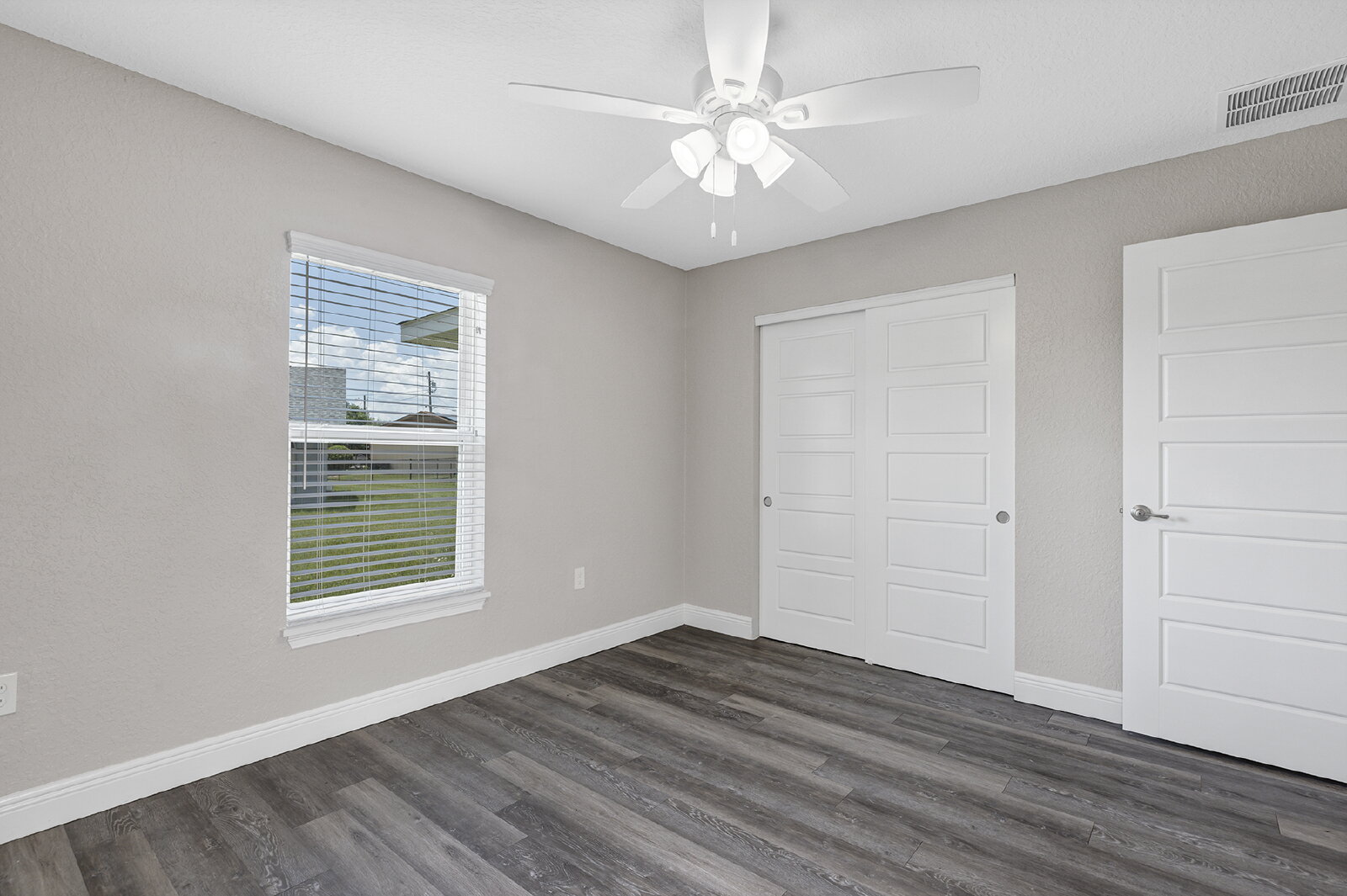Modern 3-Bedroom Home | Screened Lanai, Granite Kitchen & 2-Car Garage property image