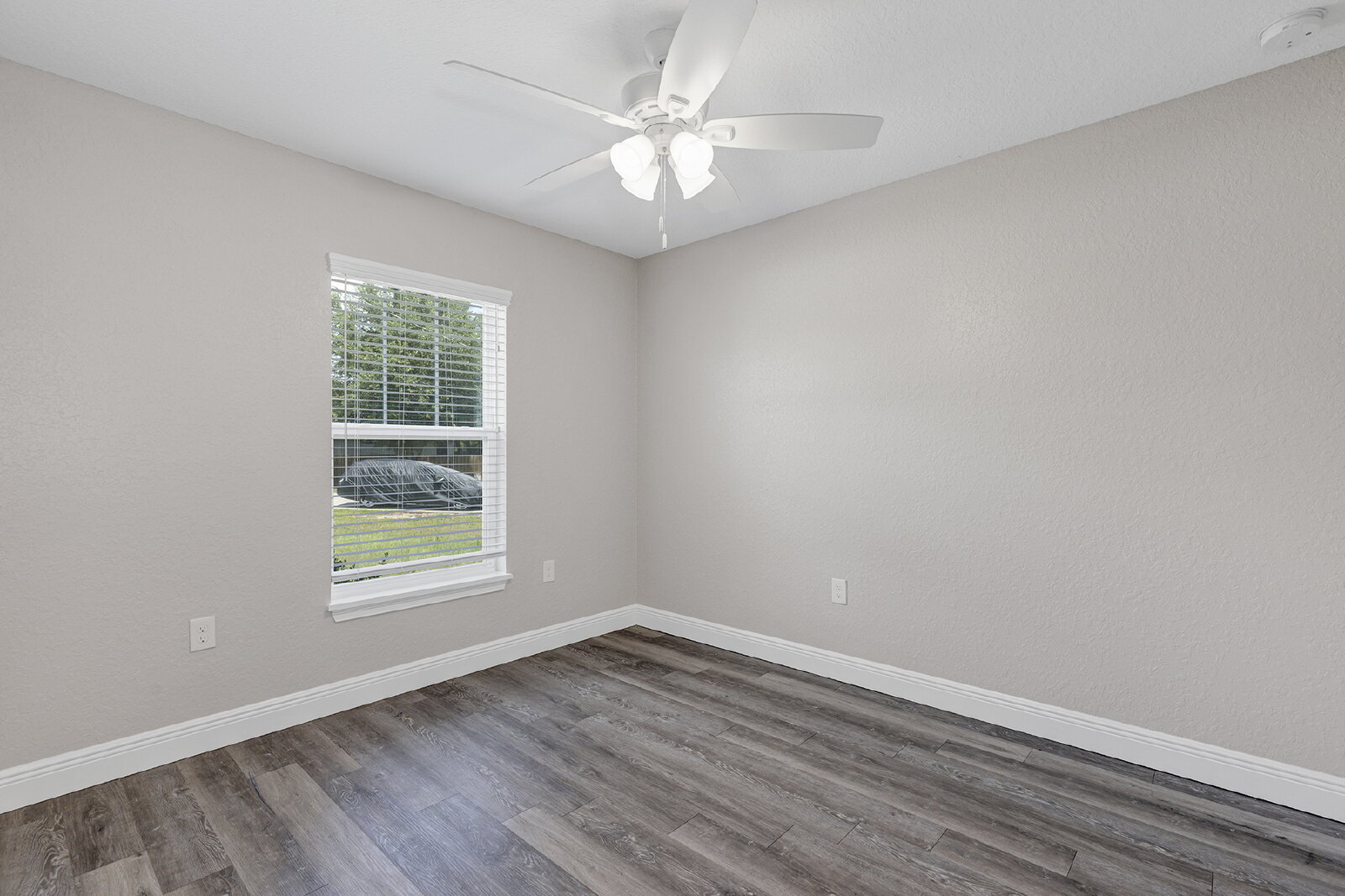 Modern 3-Bedroom Home | Screened Lanai, Granite Kitchen & 2-Car Garage property image