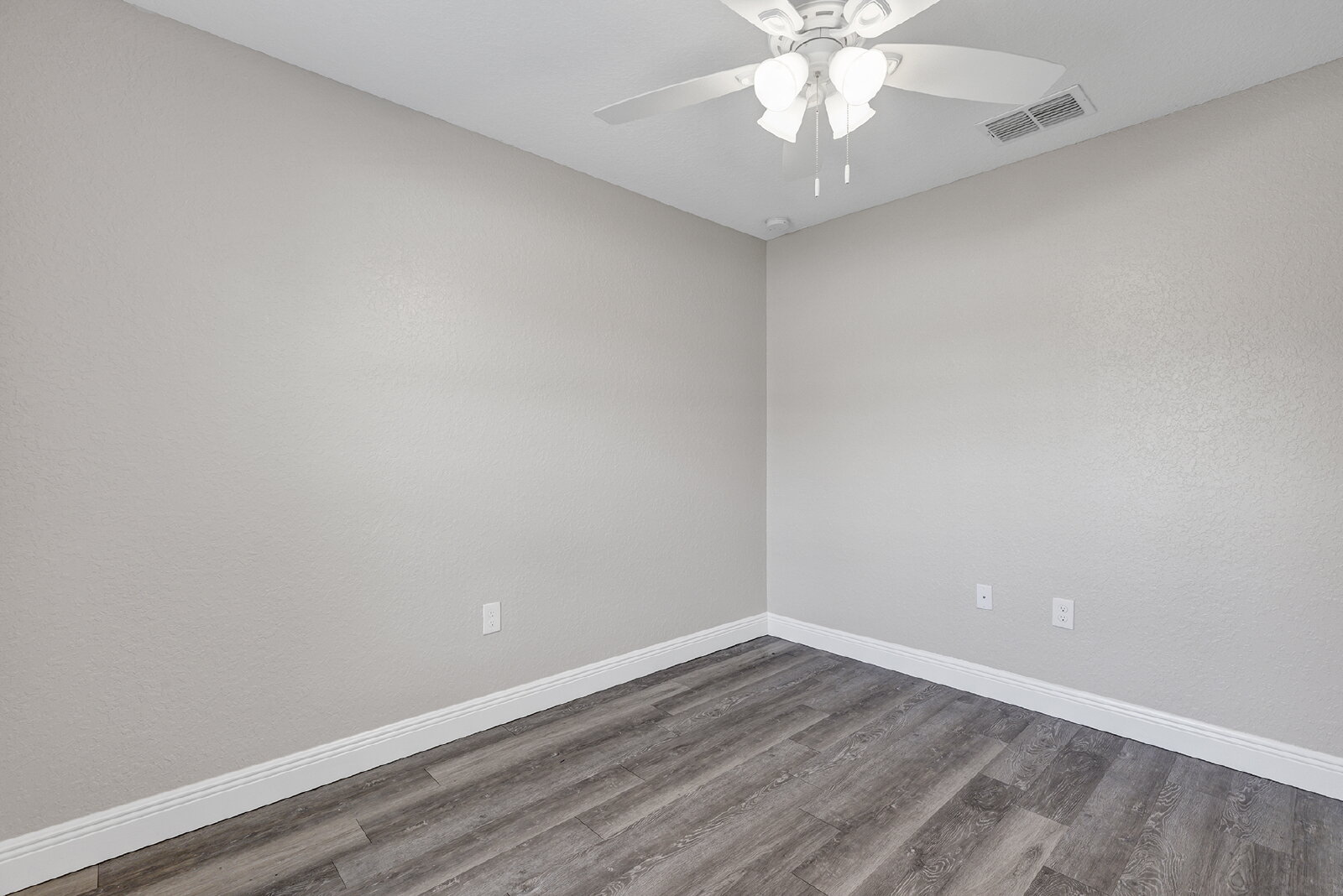 Modern 3-Bedroom Home | Screened Lanai, Granite Kitchen & 2-Car Garage property image