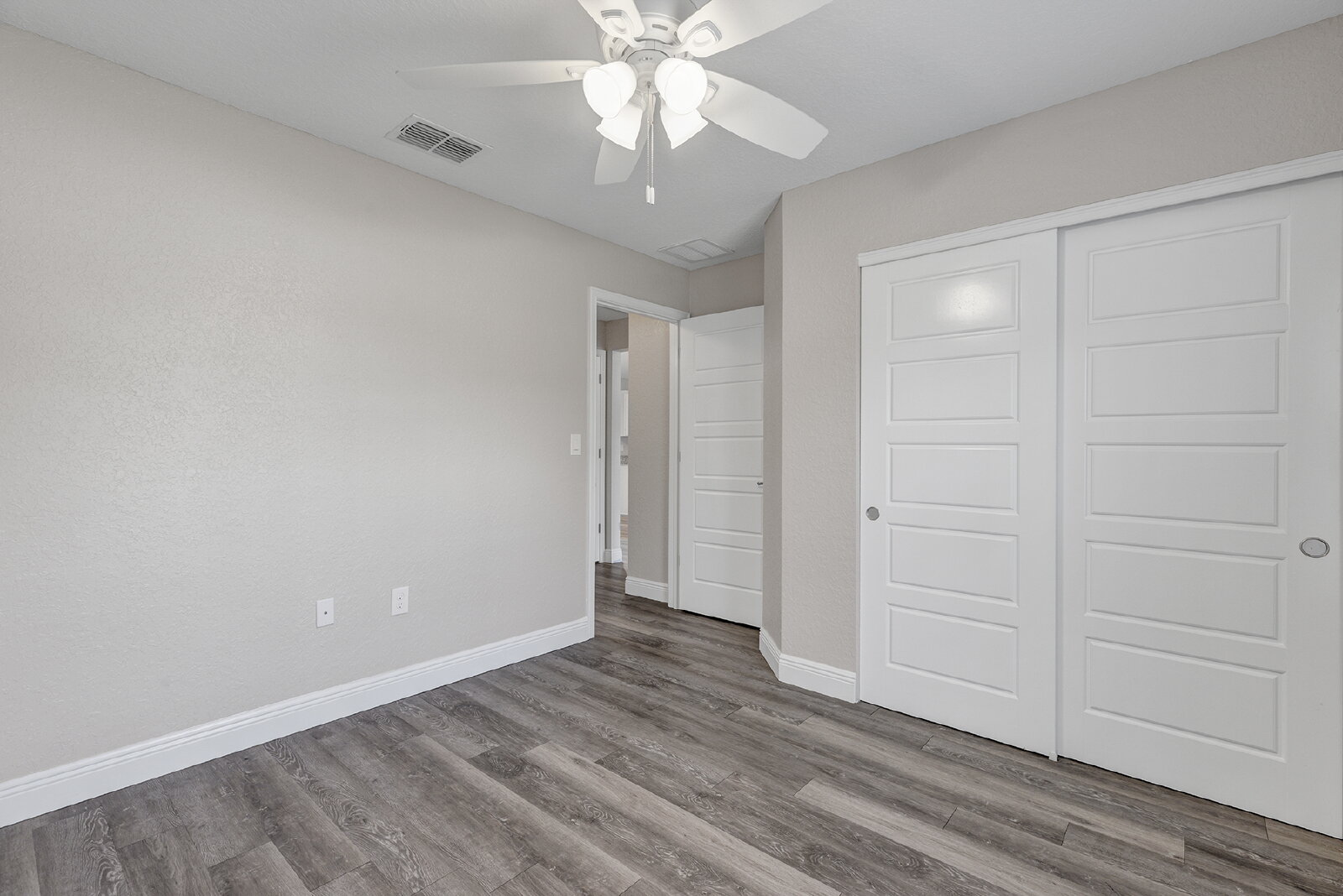 Modern 3-Bedroom Home | Screened Lanai, Granite Kitchen & 2-Car Garage property image